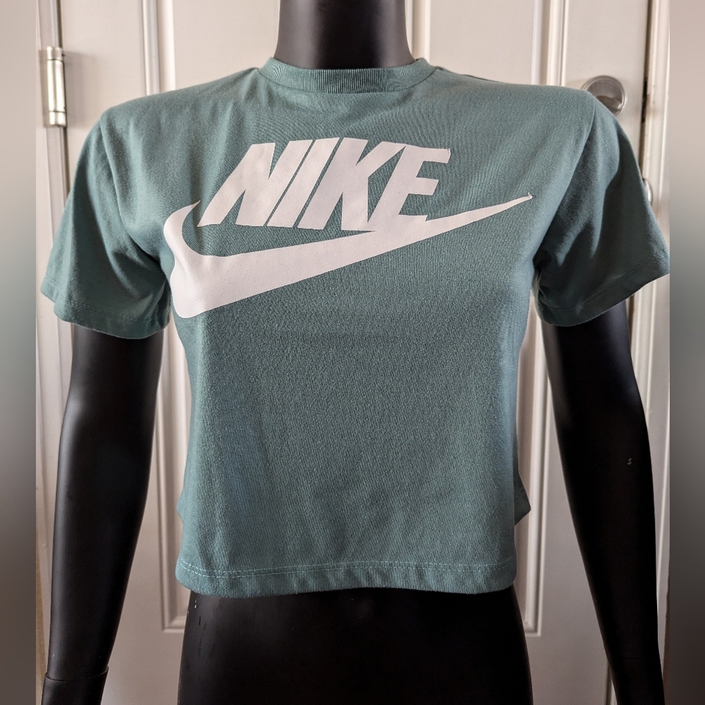The Nike Tee Cropped - Size XS